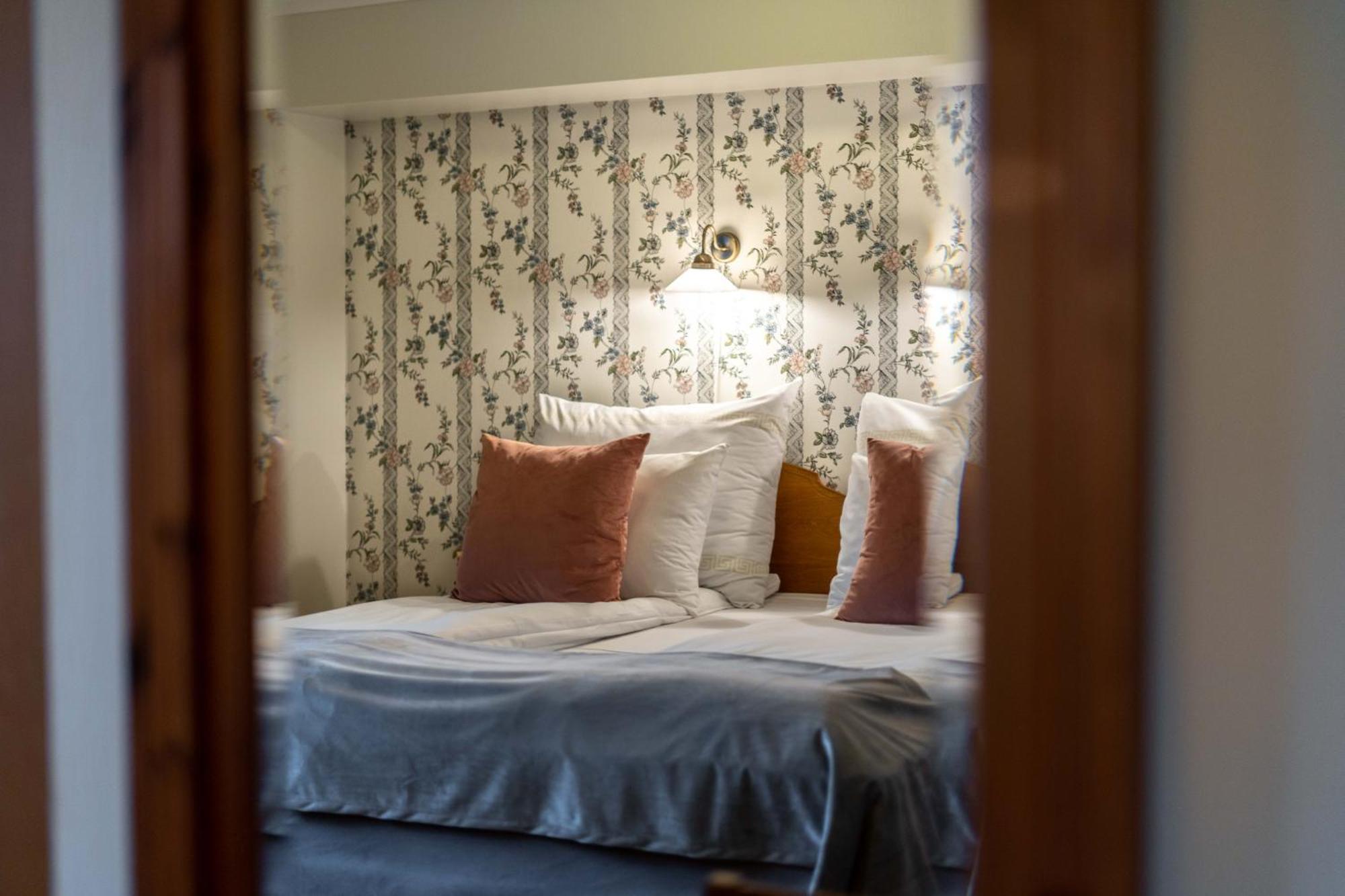 Kronen Gaard Hotel Саннес Екстериор снимка