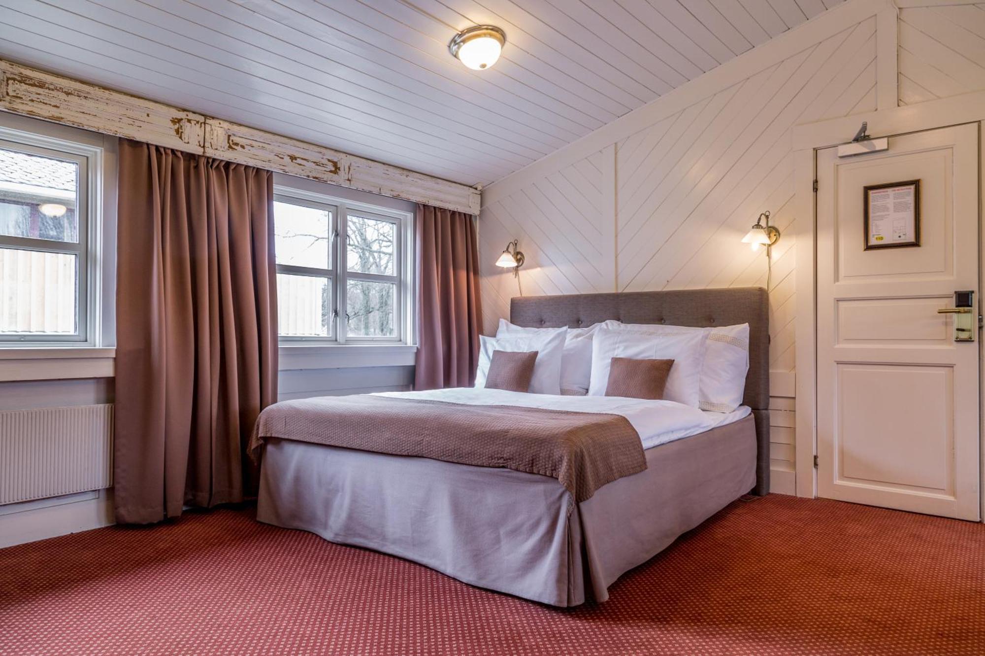 Kronen Gaard Hotel Саннес Екстериор снимка