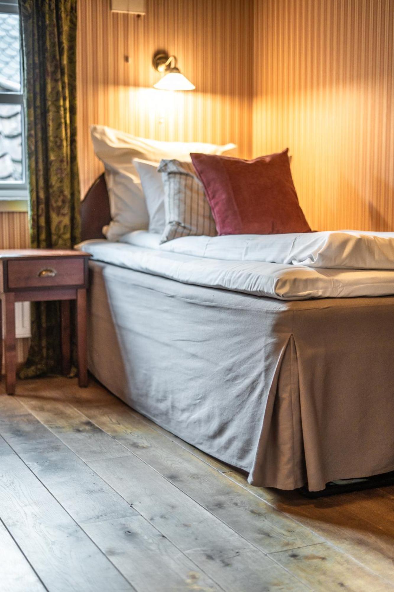 Kronen Gaard Hotel Саннес Стая снимка