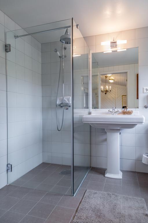 Kronen Gaard Hotel Саннес Екстериор снимка