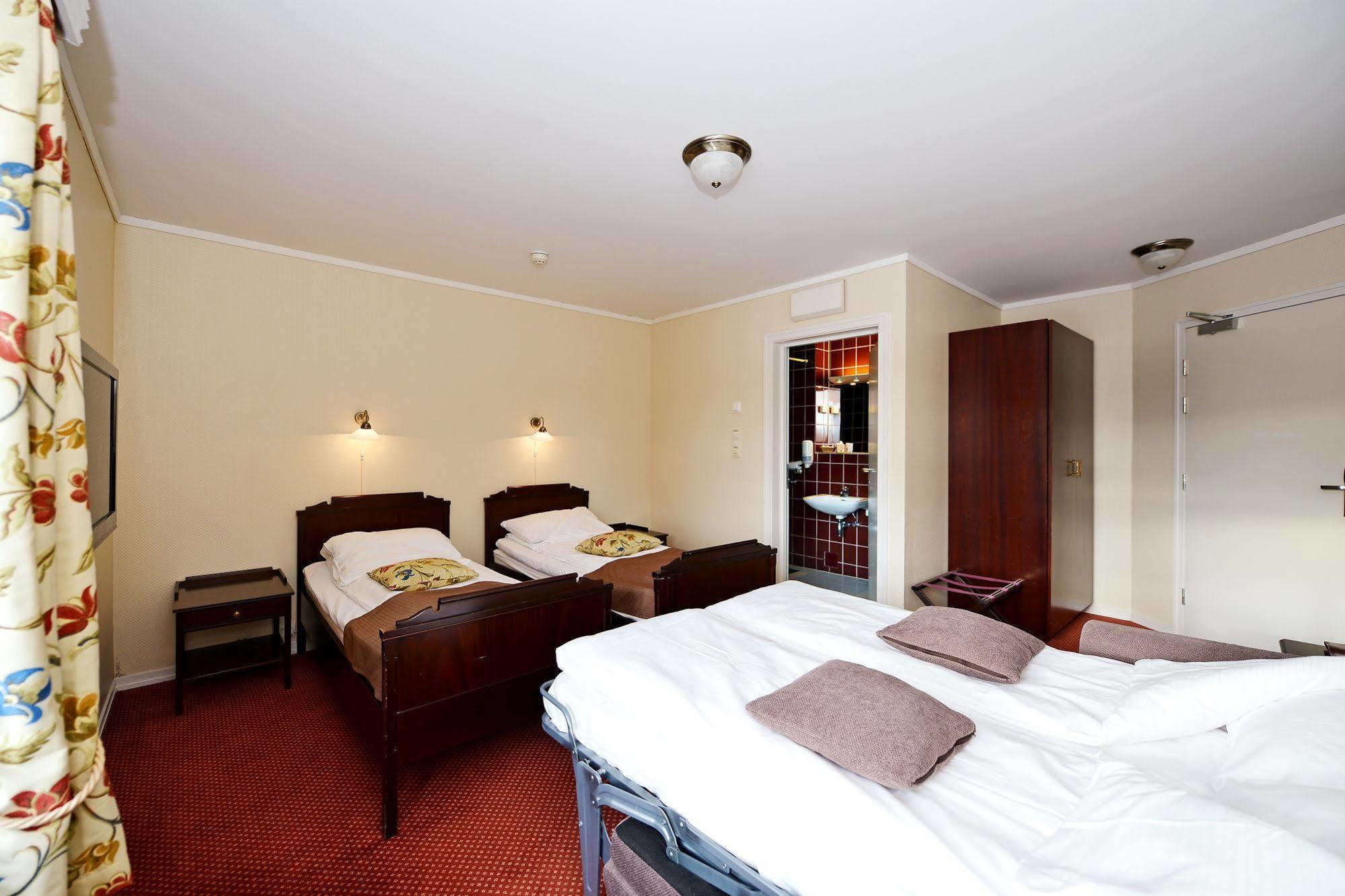 Kronen Gaard Hotel Саннес Екстериор снимка