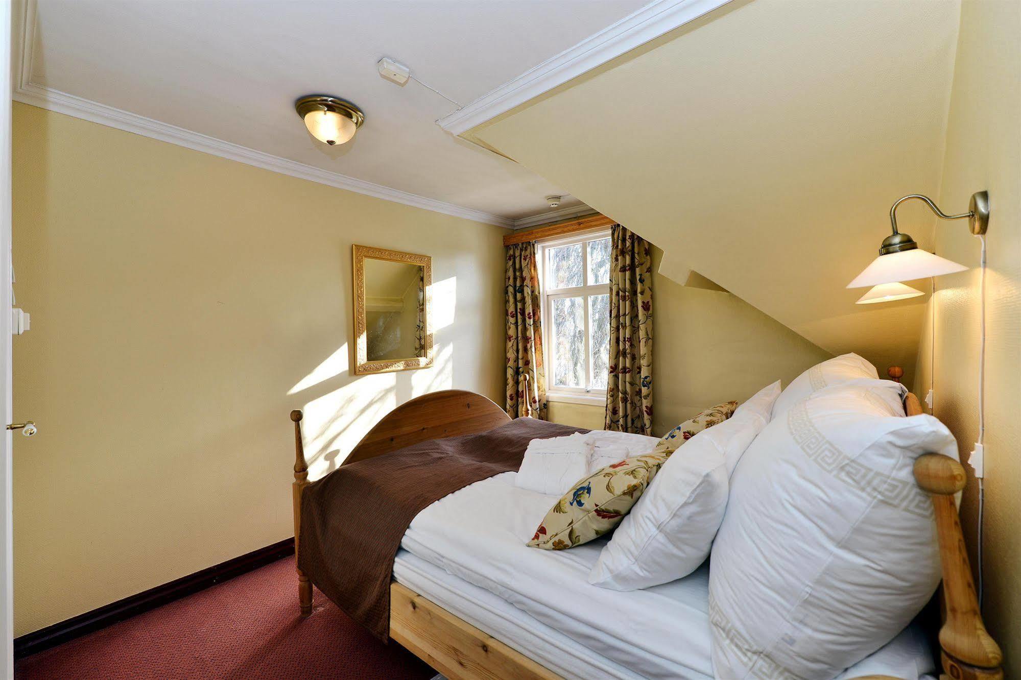 Kronen Gaard Hotel Саннес Екстериор снимка