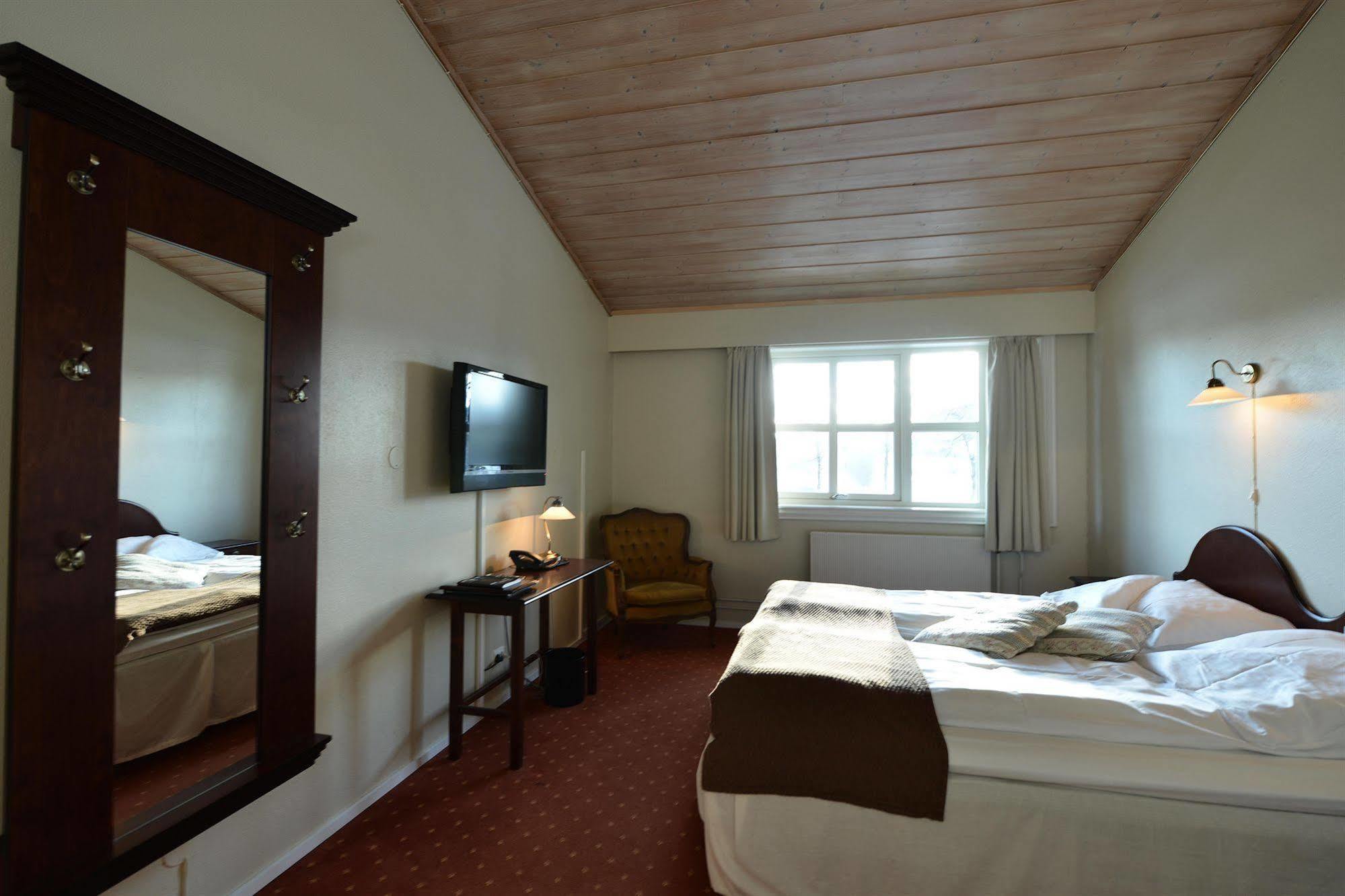 Kronen Gaard Hotel Саннес Екстериор снимка