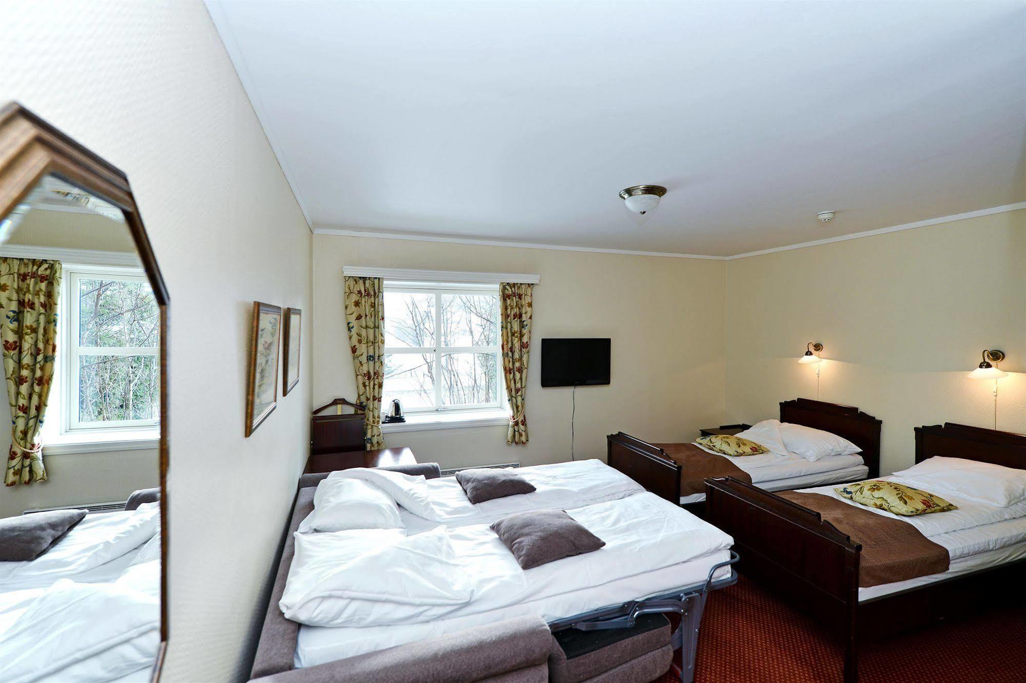 Kronen Gaard Hotel Саннес Екстериор снимка