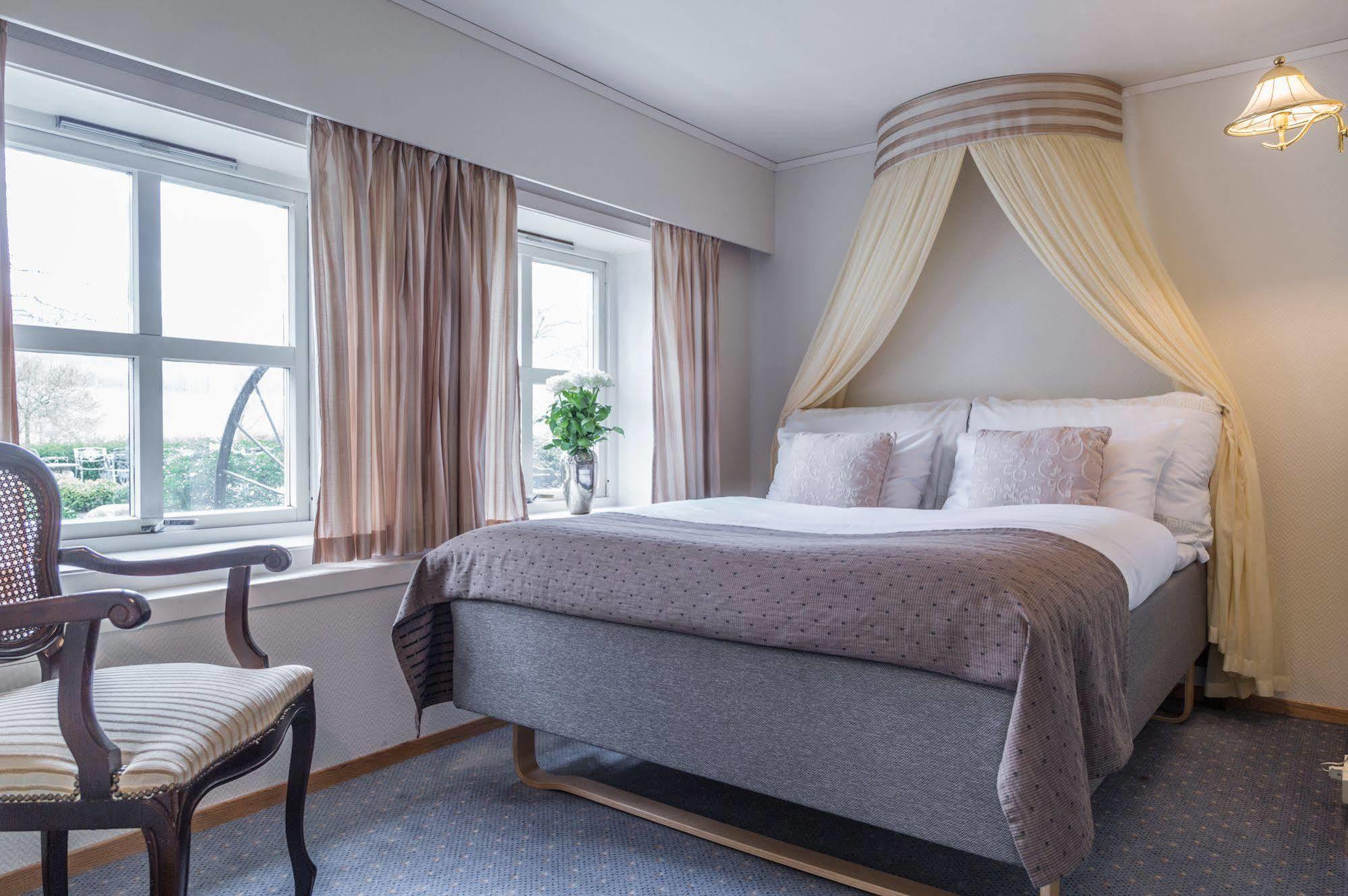 Kronen Gaard Hotel Саннес Екстериор снимка