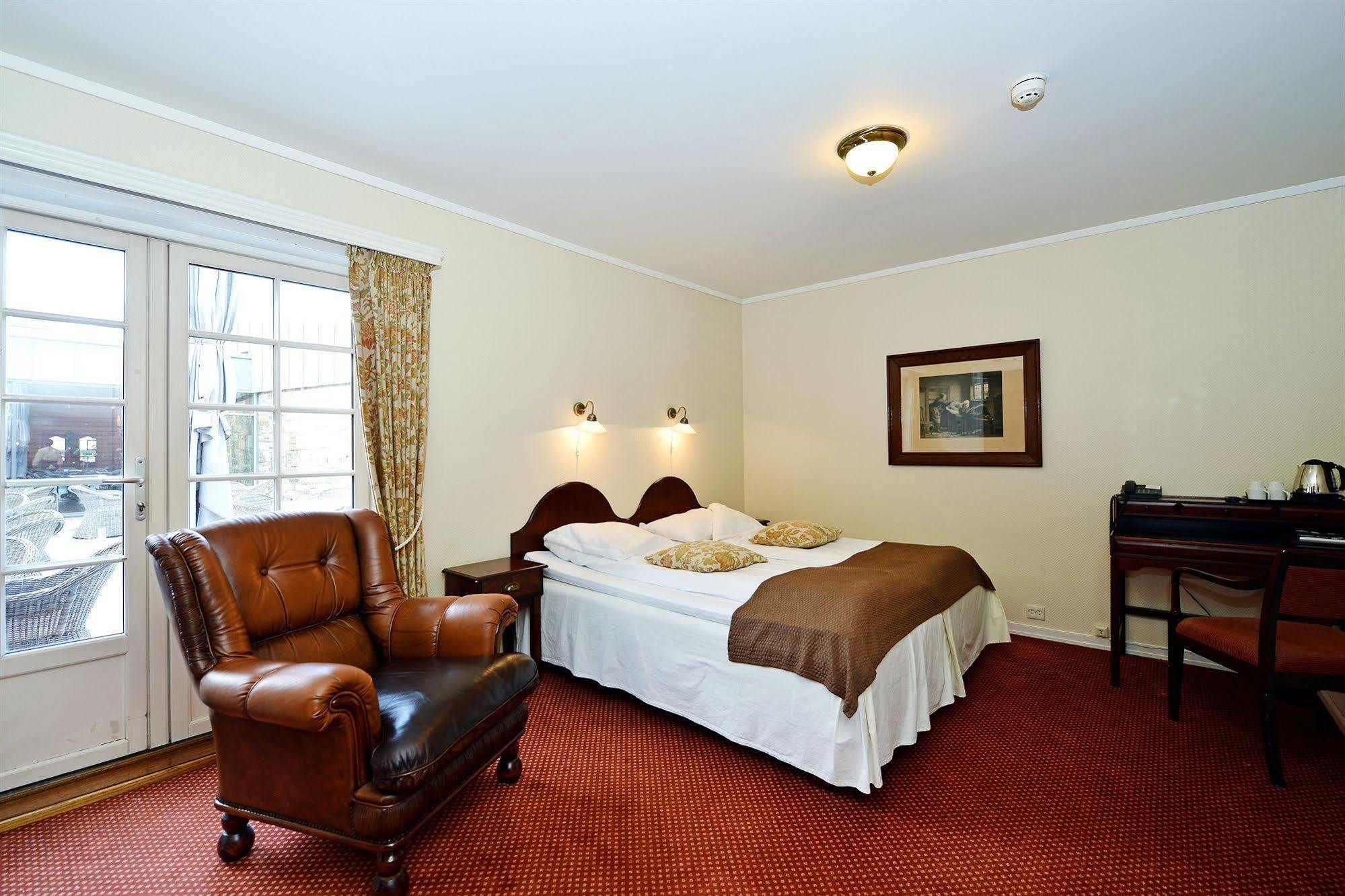 Kronen Gaard Hotel Саннес Екстериор снимка