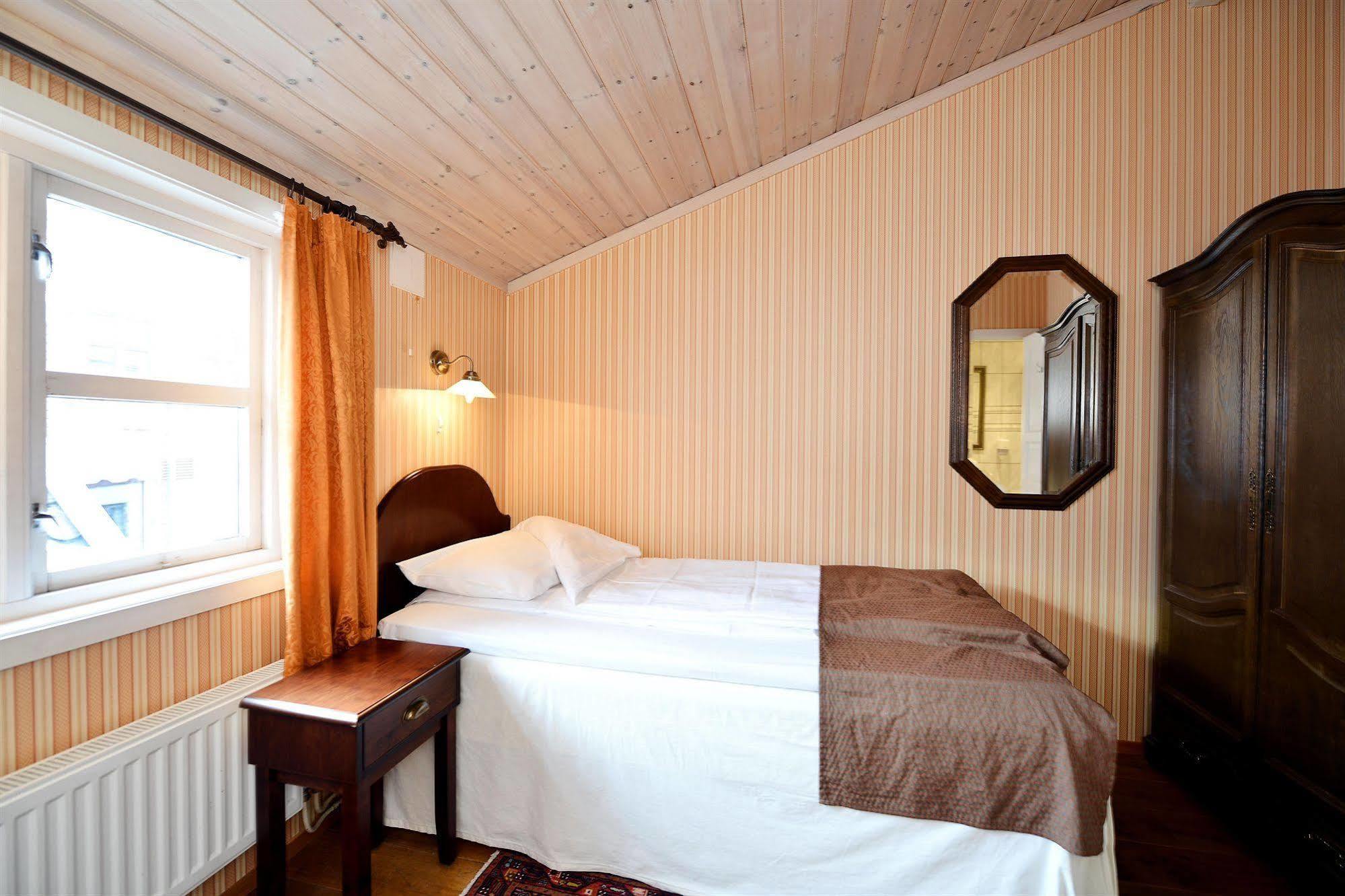 Kronen Gaard Hotel Саннес Екстериор снимка